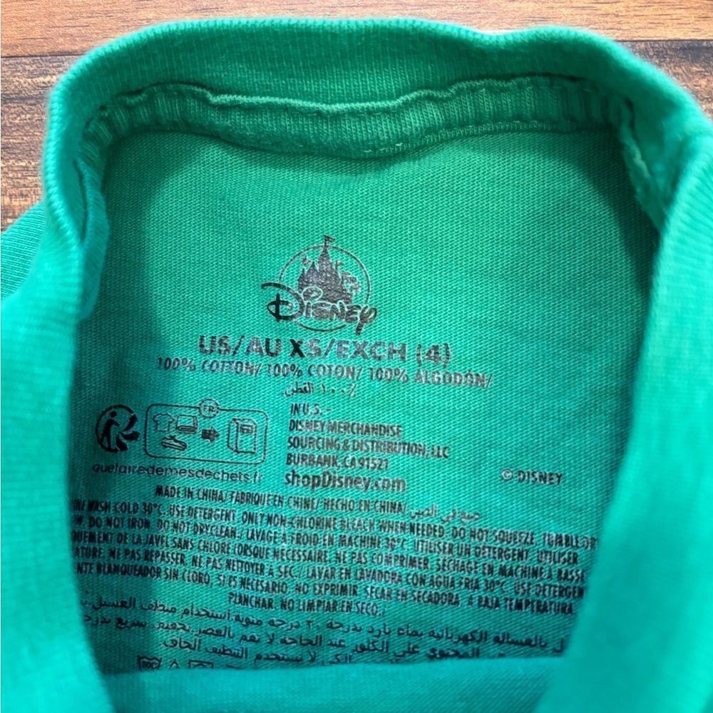 Walt Disney World 2023 Christmas green short sleeve shirt - Picture 3 of 3